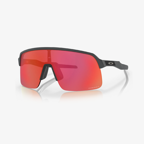 Oakley Sutro Lite / Carbon Matte Prizm Trail Torch 45° Ansicht