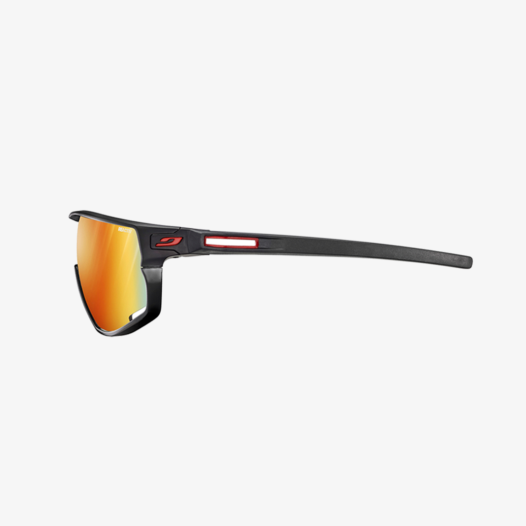 Julbo Rush Schwarz - Rot / Reactiv 1-3 Light Amplifier Seitenansicht